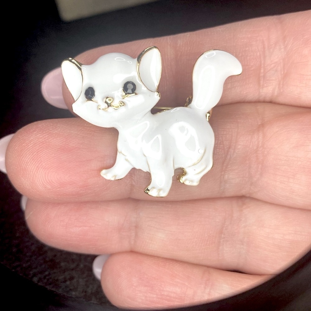 NEW White Kitten Cat Brooch Enameled - Picture 1 of 5